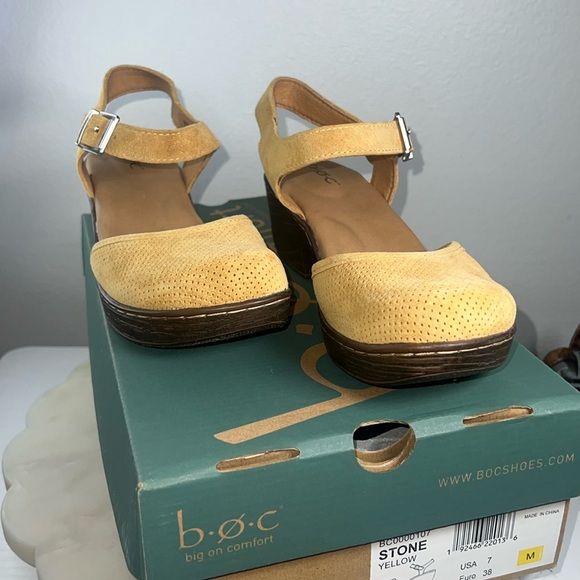 Women’s B.O.C Maryjane heels in stone yellow suede Sz. 7 M - Picture 3 of 10